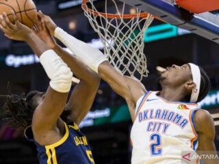 Pebola basket Oklahoma City Thunder Shai Gilgeous-Alexander (2) memblok usaha dari pemain Golden State Warriors Andrew Wiggins. Arsip foto ANTARA/Reuters.