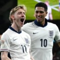 Selebrasi AnthonyGordon (kiri) bersama Jude Bellingham setelah mencetak gol saat Inggris melibas Irlandia 5-0 dalam pertandingan UEFA Nations League di Stadion Wembley, London pada Senin (18/11/2024). ANTARA/UEFA