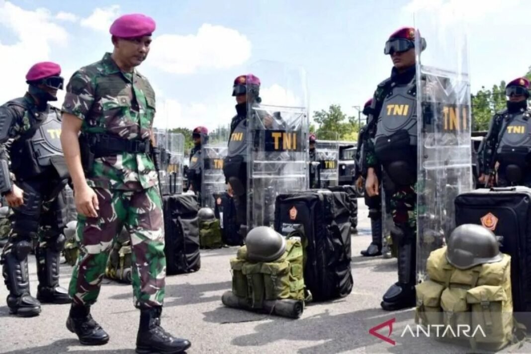 Prajurit TNI Angkatan Laut dari Brigif 2 Marinir apel gelar pasukan pengamanan Pilkada 2024 di Kesatrian Marinir R. Suhadi Gedangan, Sidoarjo, Jawa Timur, Senin (18/11/2024). ANTARA/HO-Dinas Penerangan TNI AL.