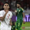 Pesepak bola Timnas Indonesia Marselino Ferdinan berselebrasi usai mencetak gol ke gawang Timnas Arab Saudi pada pertandingan Grup C putaran ketiga Kualifikasi Piala Dunia 2026 Zona Asia di Stadion Utama Gelora Bung Karno, Senayan, Jakarta, Selasa (19/11/2024). ANTARA FOTO/Rivan Awal Lingga/mrh/Spt/p