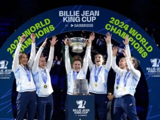 Tim tenis Italia merebut Piala Billie Jean King  usai mengalahkan Slovakia di  Malaga, Spanyol ,  20 November 2024 (Foto Angel Martinez/Getty Images  ITF).