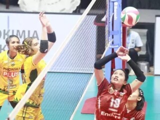 Pemain TNI AL (kanan) saat menghadapi Petroimia Gresik Pupuk Indonesia pada final four Livoli Divisi Utama 2024. (./Istimewa)