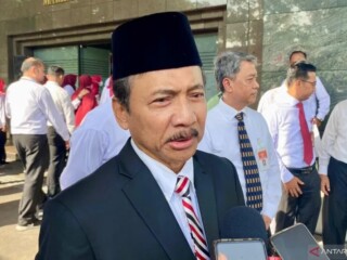 Ketua Mahkamah Konstitusi (MK) Suhartoyo menjawab pertanyaan wartawan di Gedung MK, Jakarta, Senin (25/11/2024). ANTARA/Fath Putra Mulya