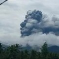 Gunung Api Dukono erupsi lagi. (Harmoko Minggu/Denno Ramdha Asmara/Rinto A Navis)