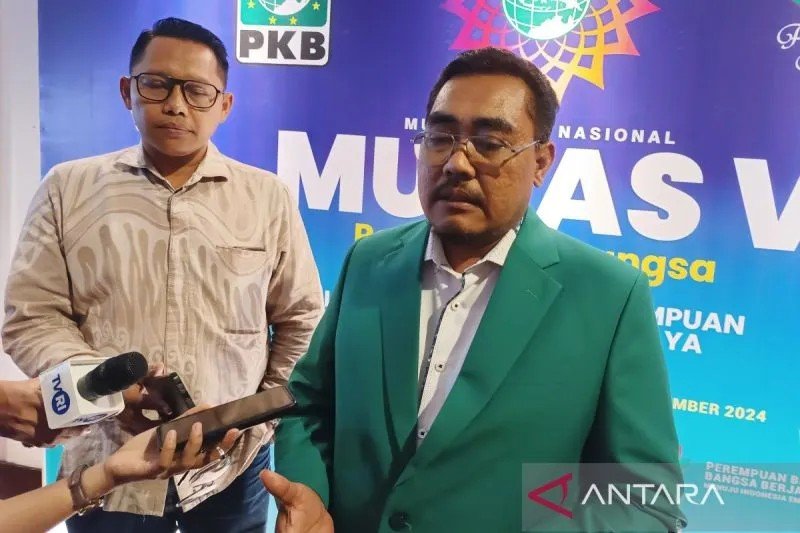 Ketua Fraksi PKB DPR RI Jazilul Fawaid memberi keterangan kepada media di Jakarta, Jumat (29/11/2024). ANTARA/Khaerul Izan.