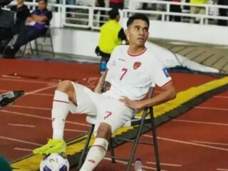 Selebrasi duduk di kursi anak pemungut bola, Marselino Ferdinan bikin penonton heboh dan terhibur
