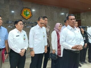 Tegas !!! Amran copot 11 pejabat Kementan karena 'main' pupuk