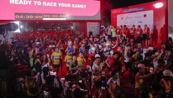 Bank Jateng Borobudur Marathon 2024 kategori marathon (42 Km), melakukan start pukul 04.30 WIB, dari Taman Lumbini Candi Borobudur, Kabupaten Magelang Minggu (1/12/2024). (Foto:IST)