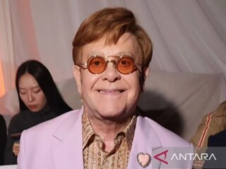Foto musisi Elton John yang diunggah di Instagram. ANTARA/Akun Instagram @eltonjohn/pri