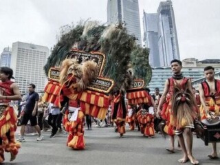 Reog Ponorogo resmi diakui UNESCO sebagai warisan budaya Indonesia, kebaya dan kolintang menunggu