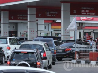 Listrik padam, antrian panjang di SPBU Kota Manado