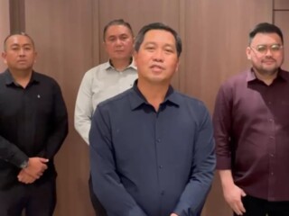 Screenshot Video Calon Gubernur Sulut Steven Kandouw memberi ucapan selamat kepada Calon Gubernur Terpilih Yulius Selvanus Komaling dan Calon Wagub Terpilih Victor Mailangkay.