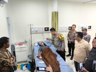 Kapolresta Barelang kunjungi korban peristiwa Sembulang Hulu dan sampaikan bantuan