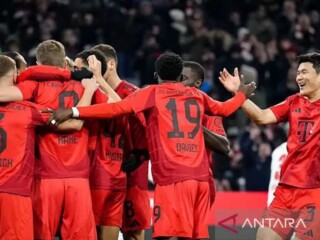 Bayern Muenchen FC merayakan gol mereka ketika melawan RB Leipzig dalam pertandingan Bundesliga pekan ke-15 di Allianz Arena pada Sabtu (21/12/2024) dini hari WIB. https://fcbayern.com.