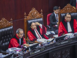 Dilaporkan ke MKMK, Saldi Isra dan Arief Hidayat diduga berafiliasi dengan parpol tertentu