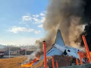 Kecelakaan tragis menimpa pesawat Jeju Air, meledak dan terbakar di Bandara Muan Korsel, 85 meninggal