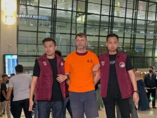 Roman Nazarenko, WN Ukraina pelaku utama laboratorium narkoba rahasia di Bali, tiba di bandara Soeta