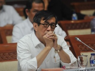 Bersama Hasto Kristiyanto, Yasona Laoly dicegah KPK keluar negeri