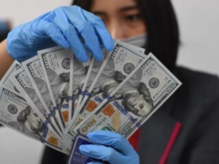 Terlemah sejak 6 Agustus 2024, dolar AS tembus Rp16.105