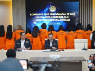Diduga jadi PSK bertarif Rp5,6 juta sekali kencan,12 perempuan muda Vietnam ditangkap di Jakarta Utara