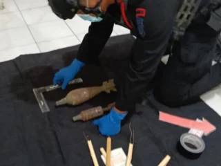Dua benda diduga mortir diamankan di  Cilandak, Jakarta