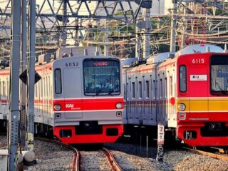 Commuter Line beroperasi 24 jam di malam Tahun Baru 2025