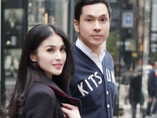 Tak ingin dengar tuntutan jaksa terhadap suaminya, Sandra Dewi memilih di rumah saja