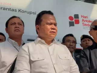 Diperiksa sebagai saksi di KPK, Ronny Sompie dicecar 22 pertanyaan kasus Harun Masiku