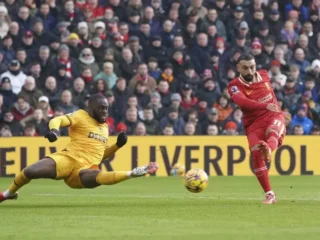 Liverpool perlebar jarak di puncak klasemen, M Salah pimpin top skor Liga Inggris