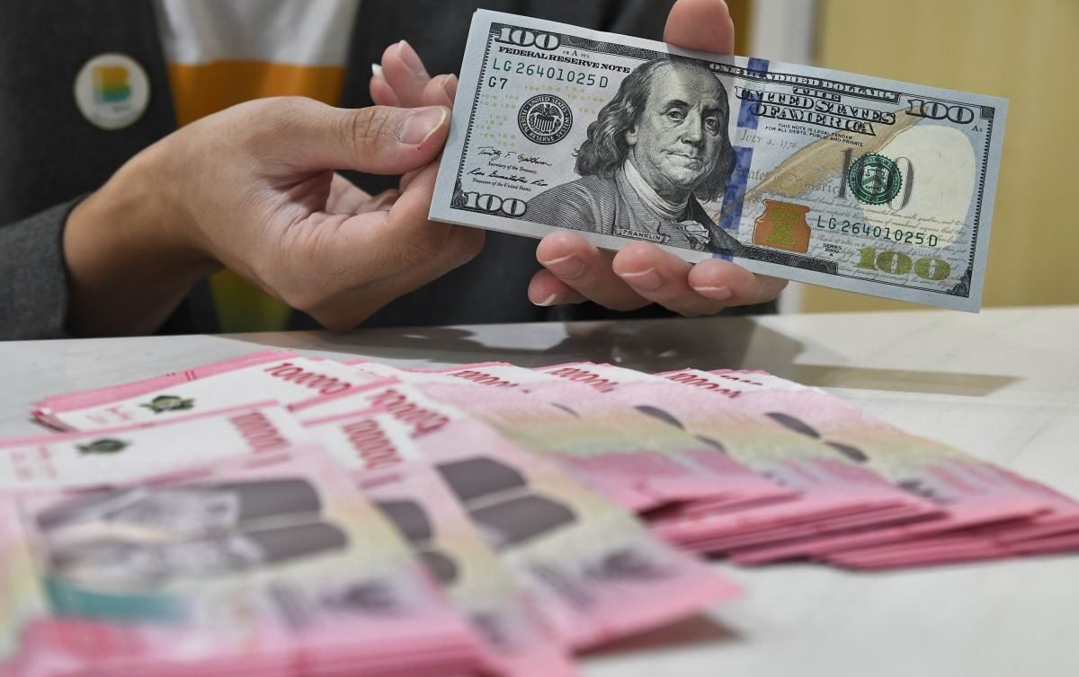 Rupiah melemah: Sentuh Rp16.600 per Dolar AS, ini faktornya!