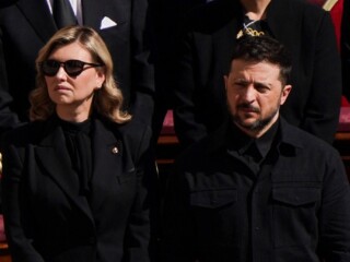 Presiden Ukraina Zelenskyy dapat aplaus di pemakaman Paus Fransiskus