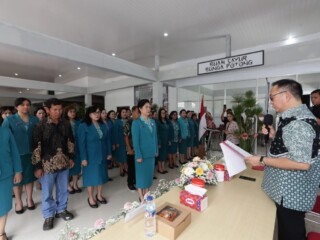 Siap beraksi, Wali Kota Caroll lantik TP-PKK Tomohon