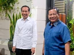 Jokowi sambut Prabowo di Solo, pertemuan biasa atau sinyal?