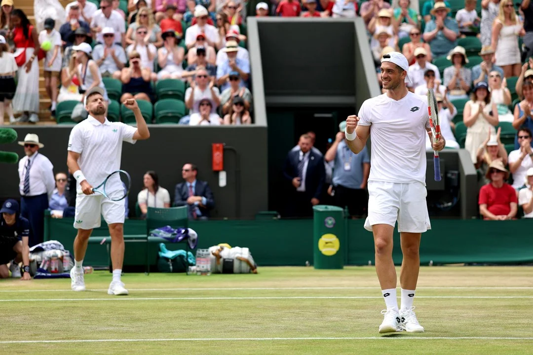 Petenis ganda putra Inggris, Julian Cash dan Lloyd Glasspool, dinobatkan sebagai juara Grand Slam Wimbledon 2025. (lta.org.uk)