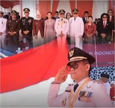 Bupati Minahasa Uara, Joune Ganda, memimpin upacara peringatan HUT ke-80 Proklamasi Kemerdekaan RI, Minggu (17/8/25). (Pemkab Minut)