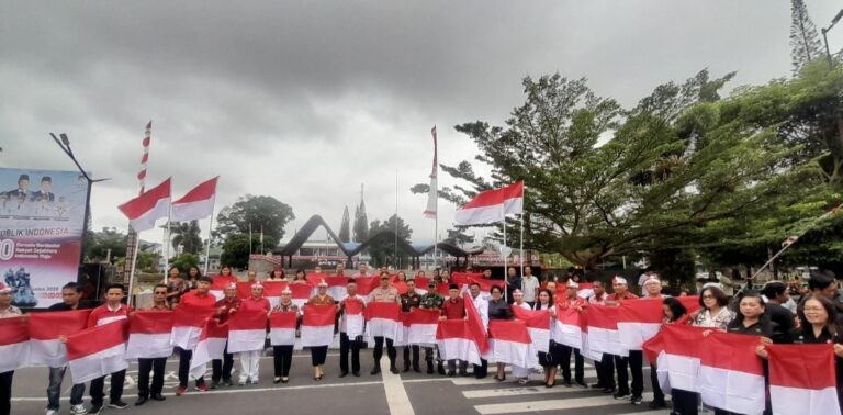 Sebanyak 750 bendera Merah Putih dibagikan jelang HUT Ke-80 RI di Minahasa