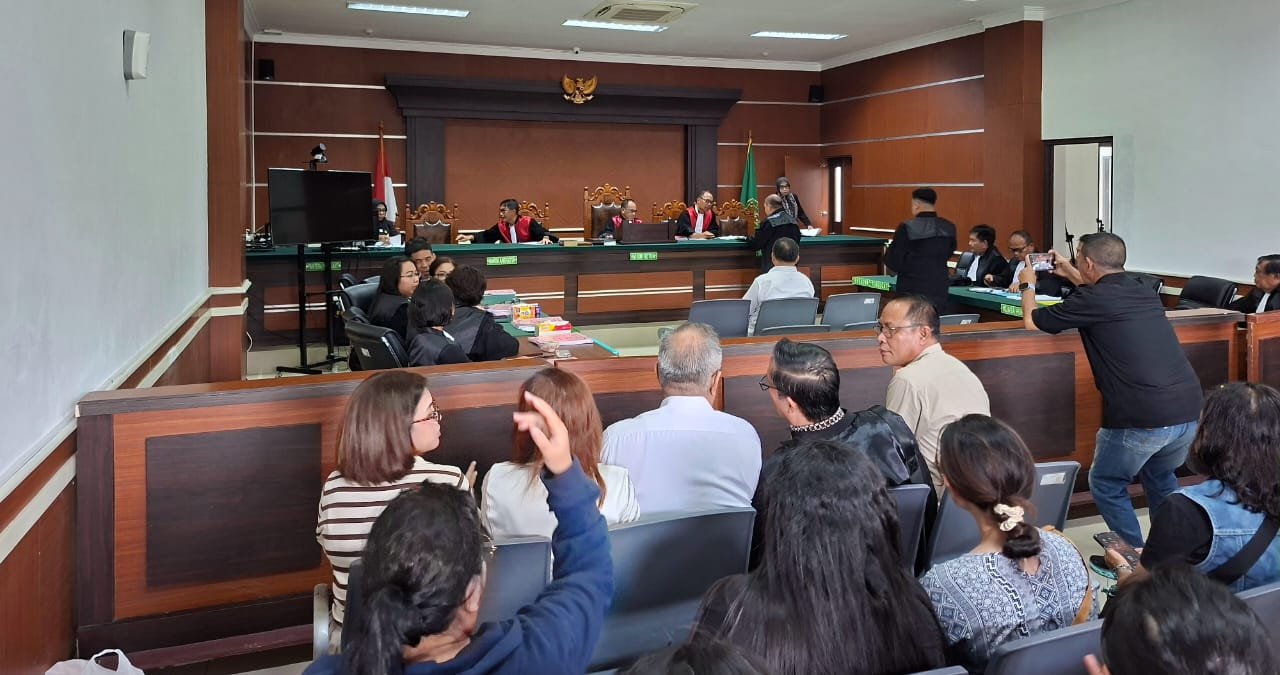 Sidang perdana dugaan korupsi hibah GMIM, Pdt Hein Arina minta JPU lengkapi dakwaan
