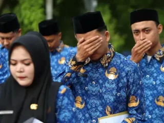 Horee !!! Prabowo naikkan gaji PNS guru, dosen, TNI/Polri hingga pejabat negara