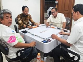 Menhut Raja Juli klarifikasi soal foto main domino bareng tersangka pembalakan liar