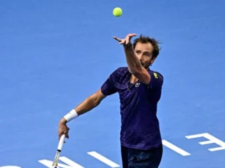 Medvedev ke semifinal usai taklukkan Zverev di China Open