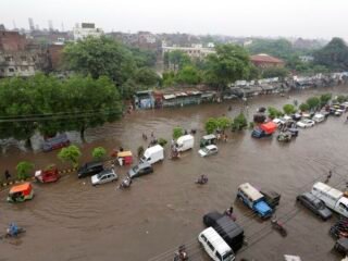 Pakistan dilanda bajir bandang, 921 orang dilaporkan tewas