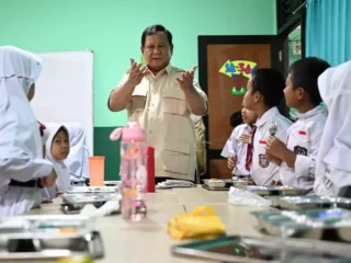 Survei Poltracking Indonesia: 69,8 persen masyarakat dukung program MBG Prabowo–Gibran