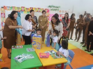 Dikunjungi para 'Bunda', siswa PAUD Happy Holy Kids Tomohon bersukacita