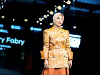 Sry Nirwanti Bahasoan istri Gubernur Sulteng kenakan Batik Bomba,tampil anggun di IN2MOTIONFEST