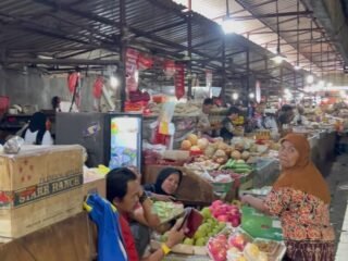 Pedagang protes rencana penetapan pasar tradisional sebagai kawasan tanpa rokok