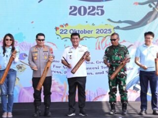Walikota Manado dampingi Gubernur Sulut di pembukaan Festival Bunaken 2025
