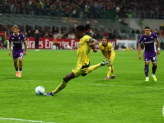 ‘Brace’ Rafael Leao bawa AC Milan sikat Fiorentina 2-1, berikut hasil lengkap Liga Italia