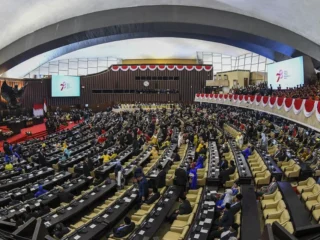 Warga gugat ke MK uang pensiun untuk anggota DPR