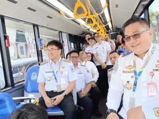 Bus angkutan massal beroperasi, Walikota Andrei Angouw: Sudah lama dinantikan  BTS di Kota Manado