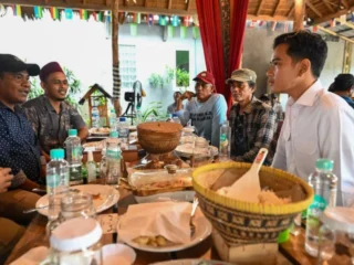 Serap aspirasi warga pesisir, Wapres Gibran santap siang bersama nelayan Kepulauan Seribu